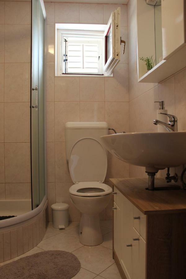 Apartman Leni Нин Екстериор снимка